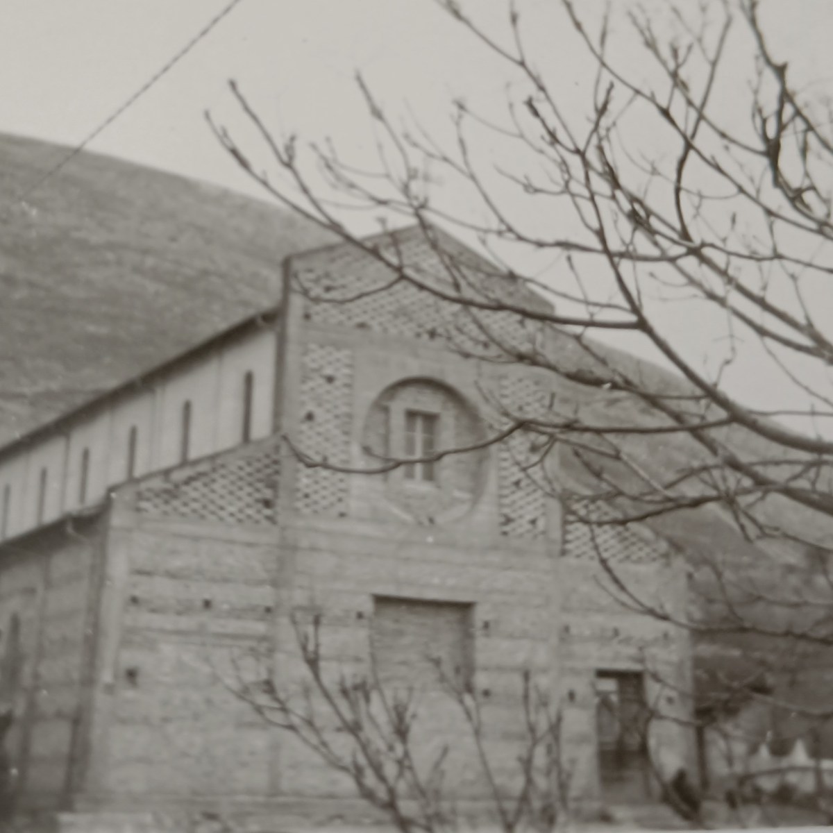 Quelle strane foto della facciata della&nbsp;chiesa