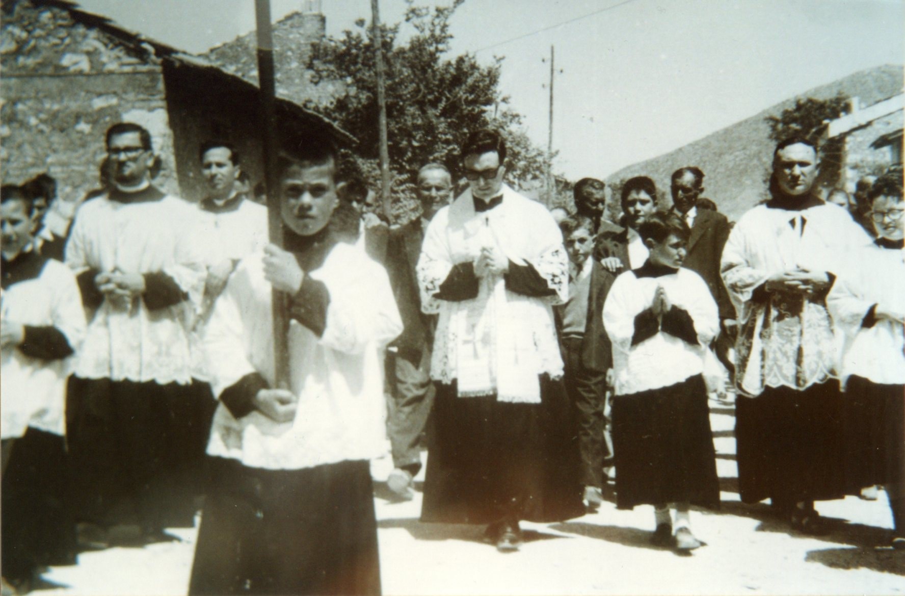 Un prete tra la gente, Don Amabile&nbsp;Corradini