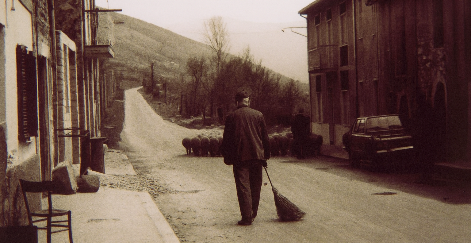 Il cantoniere, lo scopino. Mestieri&nbsp;scomparsi