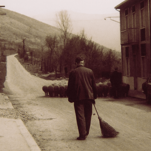 Il cantoniere, lo scopino. Mestieri&nbsp;scomparsi