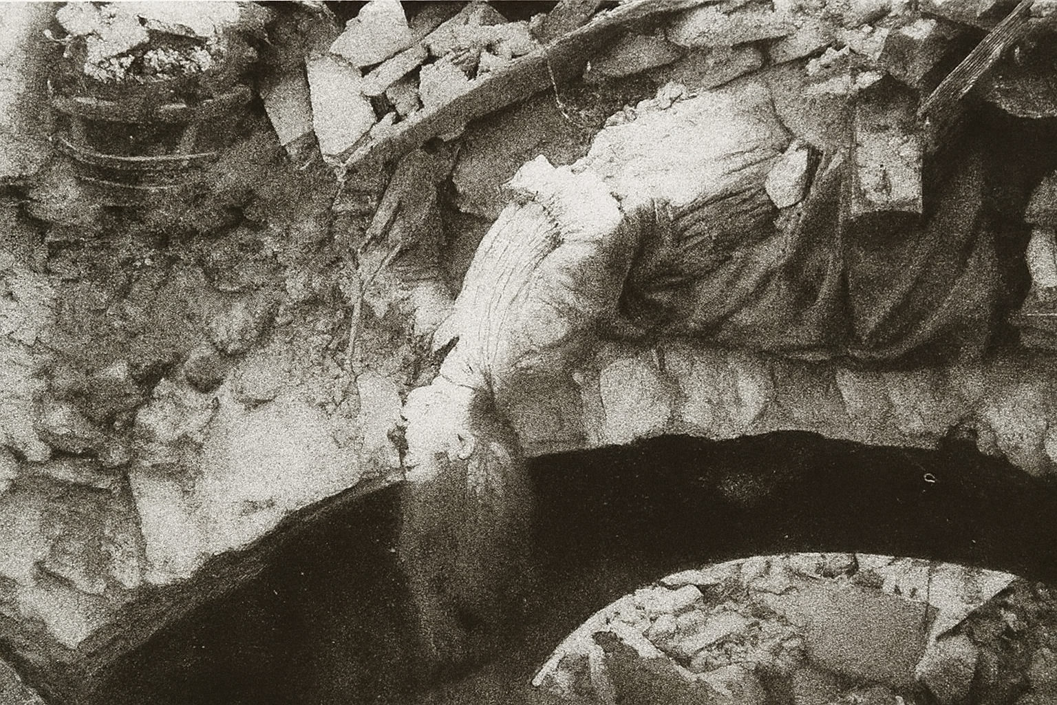 Una pietra, bianche facce di morte. Il&nbsp;terremoto